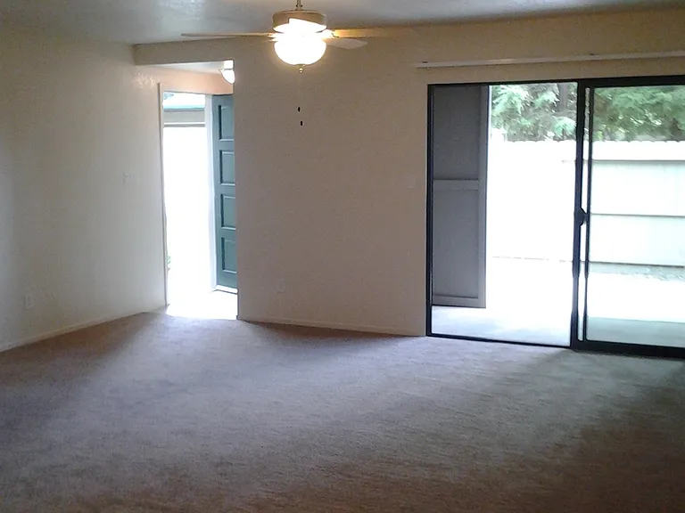1050 Minnewawa Ave — Photo 2