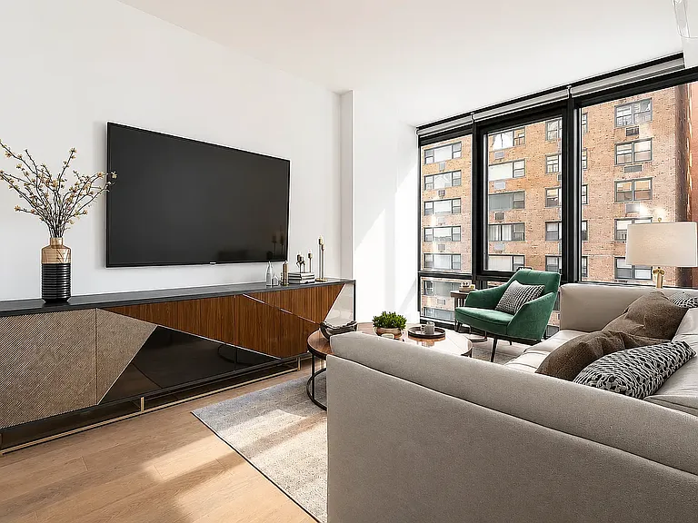 227 Lexington Ave #910 — Photo 2