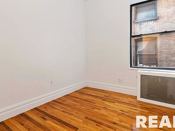 2nd image of 160 Waverly Pl APT 5