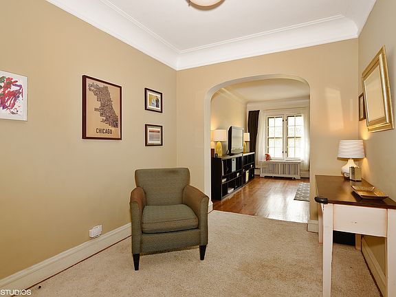 2nd image of 1928 W Morse Ave #2W