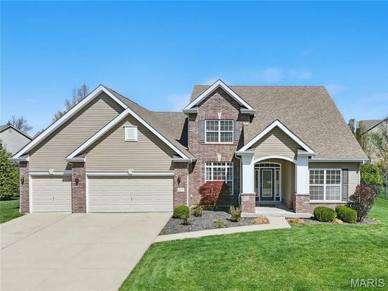 927 Haven Wood Dr, O'Fallon, MO 63368