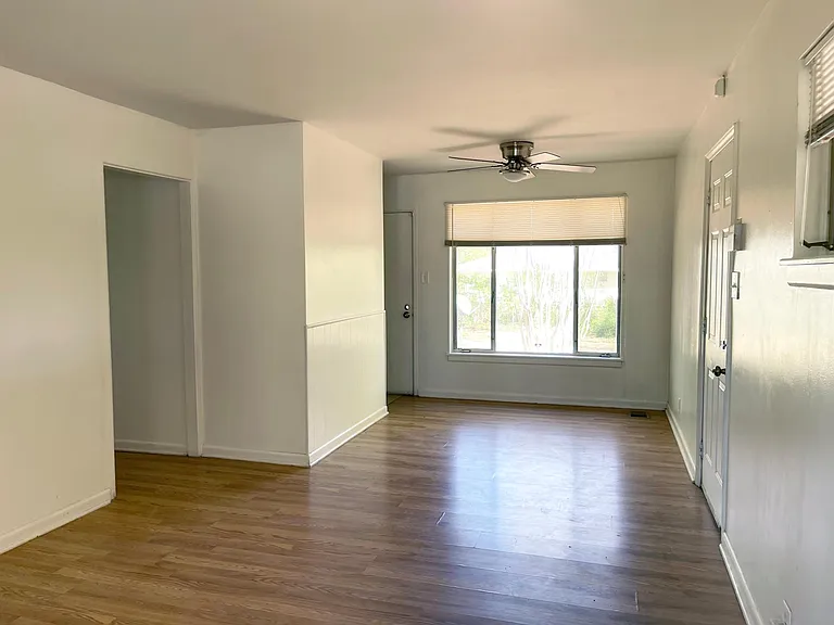 82 Broadmoor Dr — Photo 2