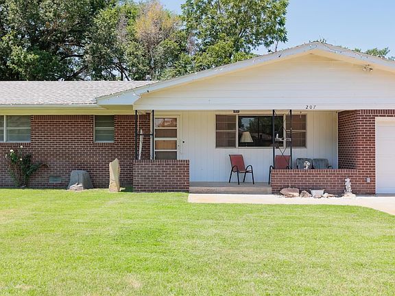 3rd image of 207 N Oklahoma Ave