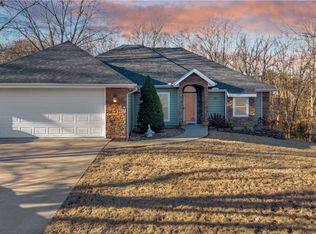 21 Pennine Ln, Bella Vista, AR 72714