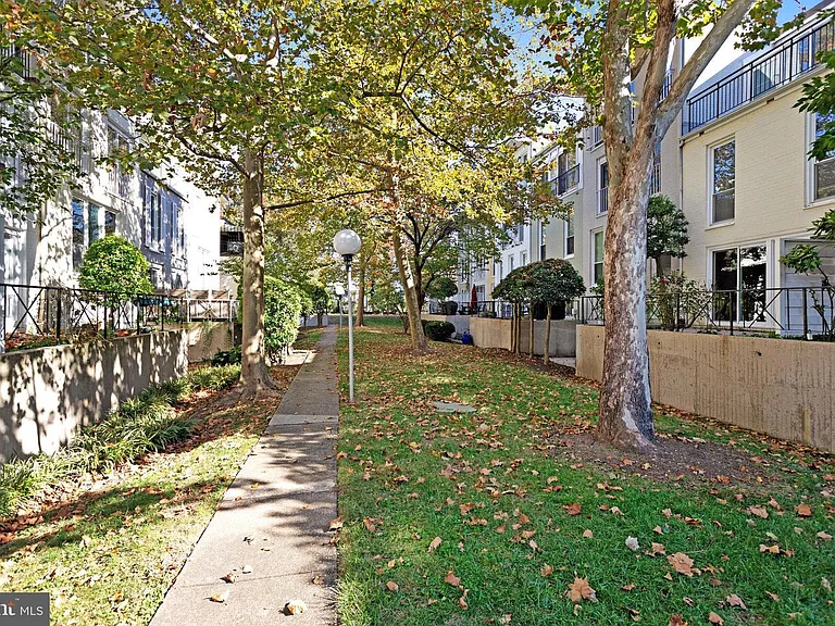 42 G St SW — Photo 36