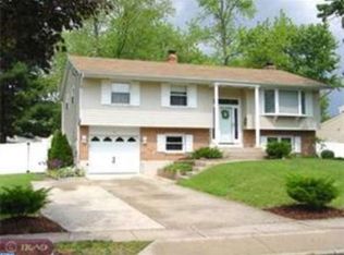 6 Spinning Wheel Ln, Marlton, NJ 08053