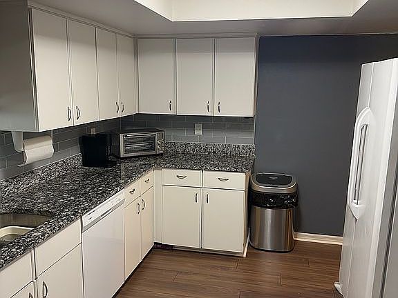 4th image of 7353 Applegate Dr