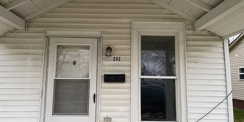 1st image of 252 E Pennsylvania St