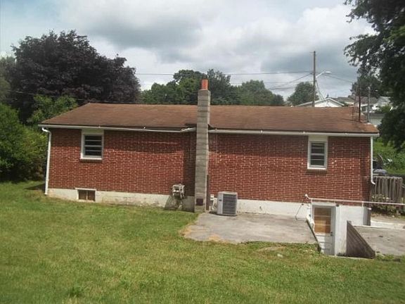 3rd image of 905 Bland St