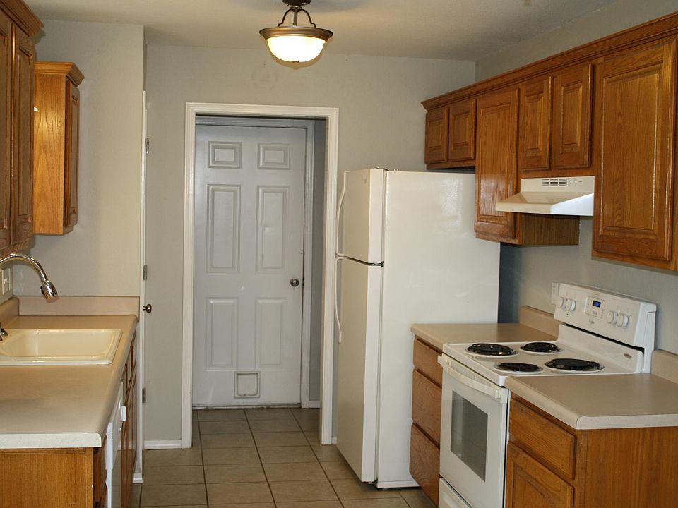 1st image of 28 W Briarmeadow St