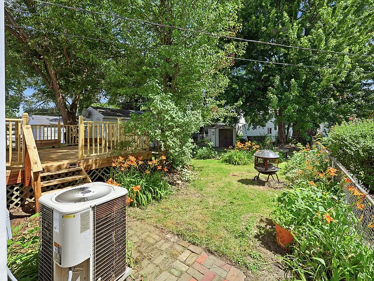 2433 Georgetown Ave — Photo 23