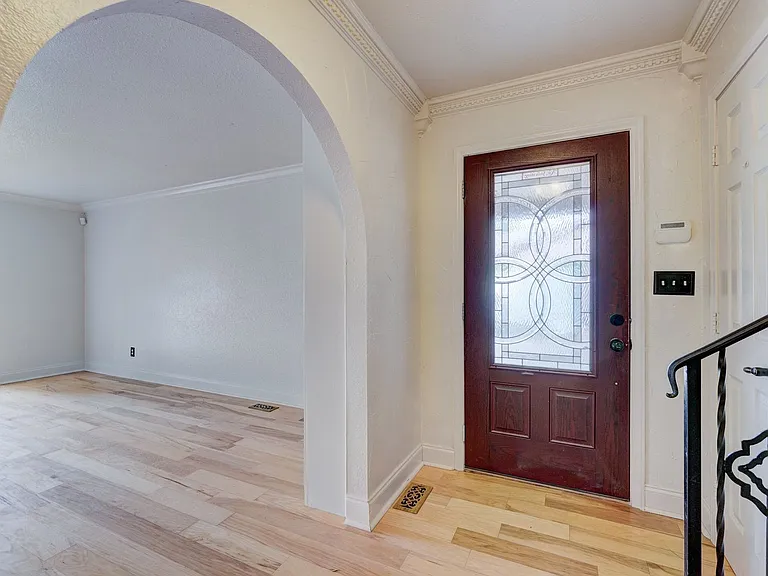 4724 NW 76th St — Photo 2