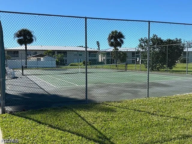 2 bed, 2.0 bath, 920 sqft, $1,600 — Photo 3