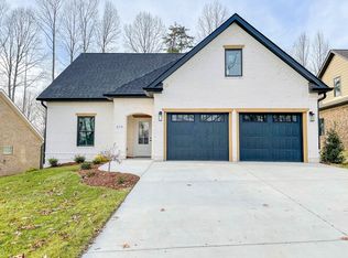 379 English #IVY, Jonesborough, TN 37659