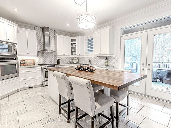 3rd image of 6 Collins Ln
