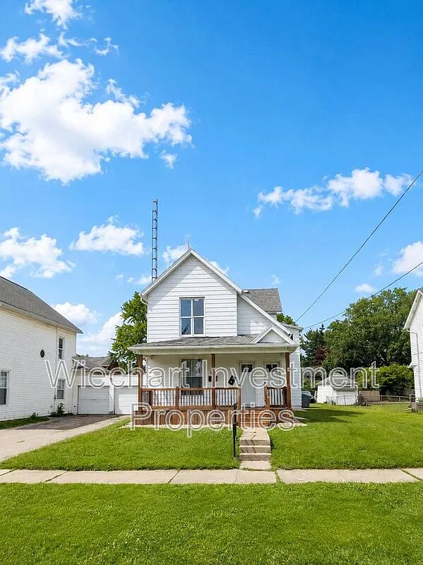 3 bed, 1.0 bath, $1,195 — Photo 2
