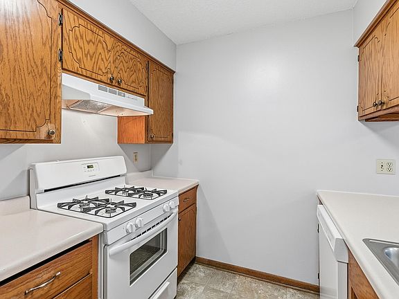 5th image of 1347 Hadley Ave N
