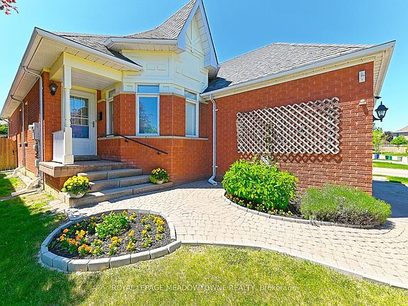 3rd image of 16 Harrop Ave
