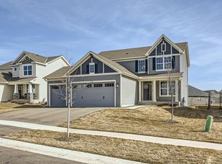 1581 Edgebrook Ln, Carver, MN 55315