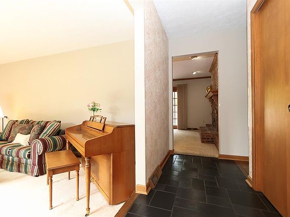 4th image of 7588 Lake Meadow Ct