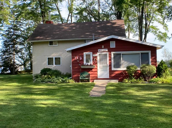 W4436 Crystal Dr, Cecil, WI 54111