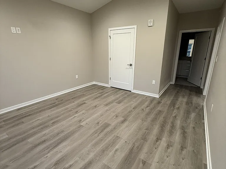2101 W Mill Rd — Photo 8