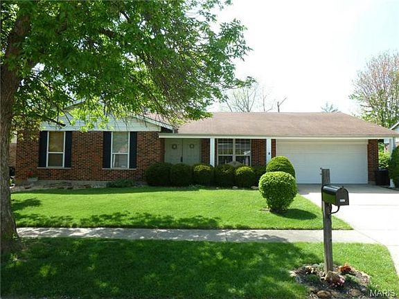 2nd image of 4027 Les Cherbourg Ln