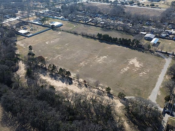 3rd image of 299 S Pleasant Woods Dr