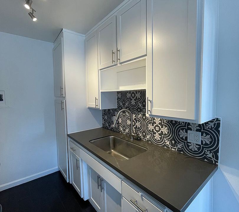1st image of 5940 San Fernando Rd #718
