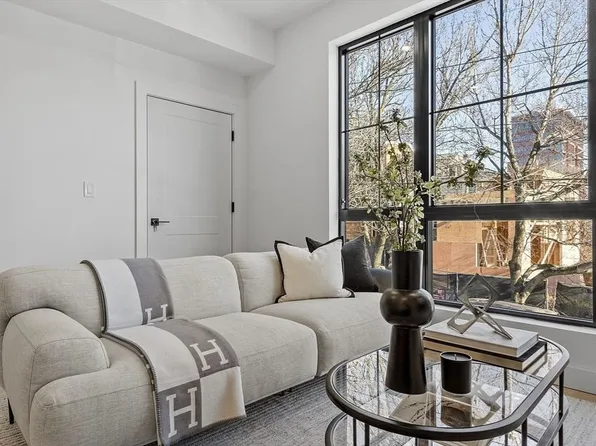 131 5th St #4, Cambridge, MA 02141