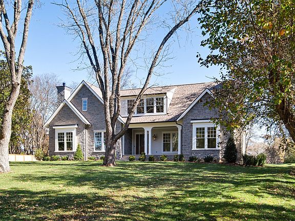 5th image of 718 Davis Dr