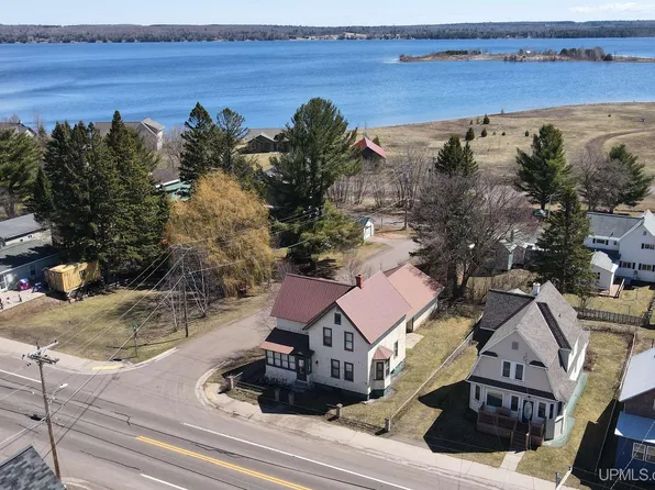 51944 Tamarack St, Hubbell, MI 49934