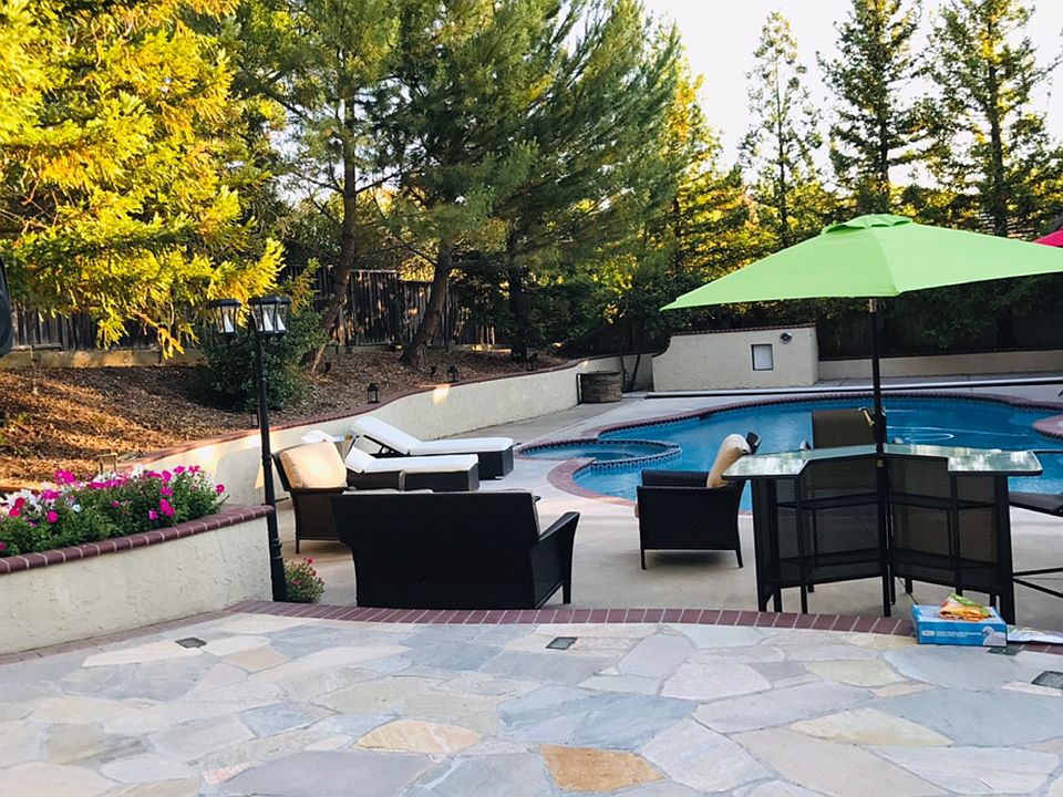 2nd image of 3064 Meadowlands Ln