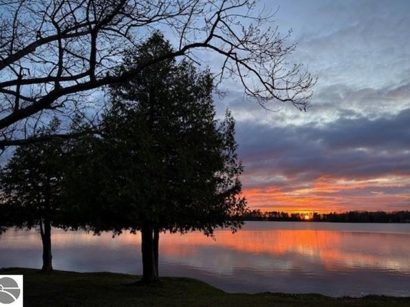 700 Spartan Shores Blvd #1, Elk Rapids, MI 49629