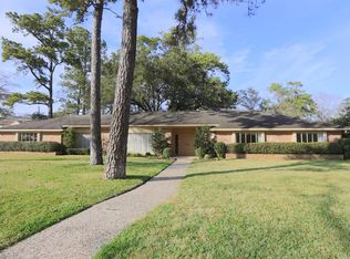 1 Inwood Oaks Dr, Houston, TX 77024