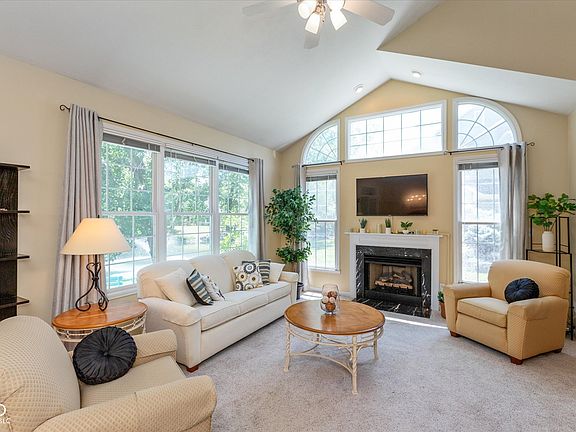 2nd image of 5755 Spruce Knoll Cir
