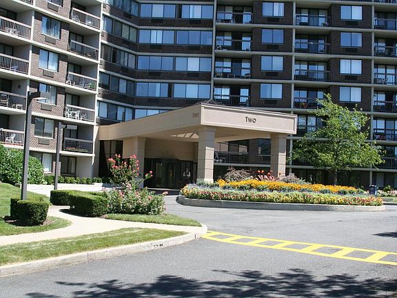 2nd image of 2 Bay Club Dr