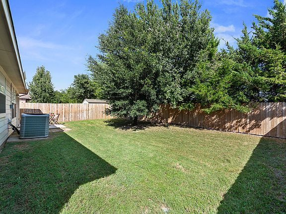 2nd image of 1525 Black Maple Dr