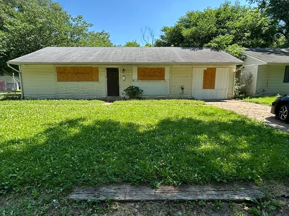 32 Delores Dr, Cahokia, IL 62206