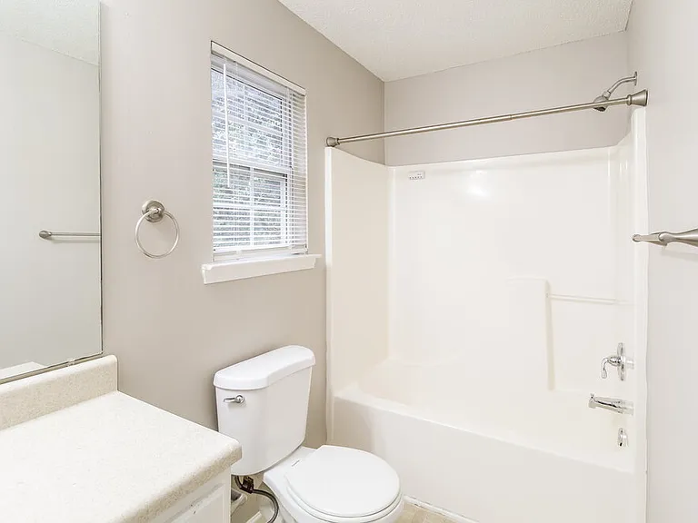 401 Kendall Ln — Photo 11