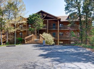 70 Village Trl, Branson, MO 65616