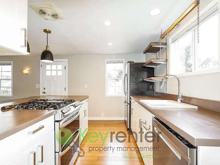6707 34th Ave SW — Photo 10