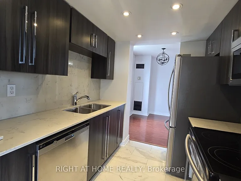 550 Webb Dr #914 — Photo 16