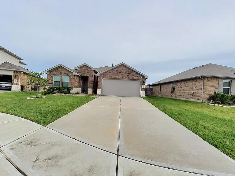 22607 Castello Lakes Dr — Photo 4