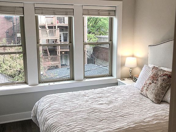 3rd image of 3910 N Janssen Ave #2F