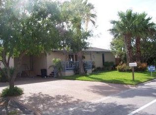 206 Champions Dr, Rockport, TX 78382