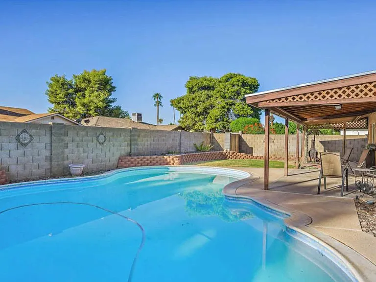2319 E Loma Vista Dr — Photo 8