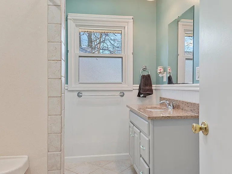 507 E Gibson St — Photo 16