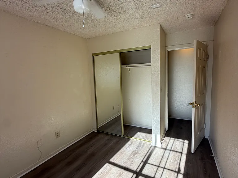 1110 W 30th St #C — Photo 12