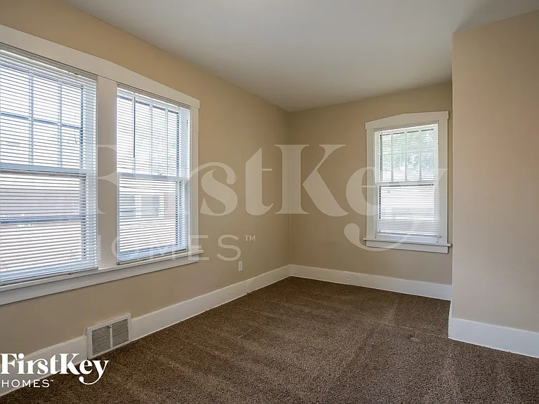 1217 Hickory St — Photo 7